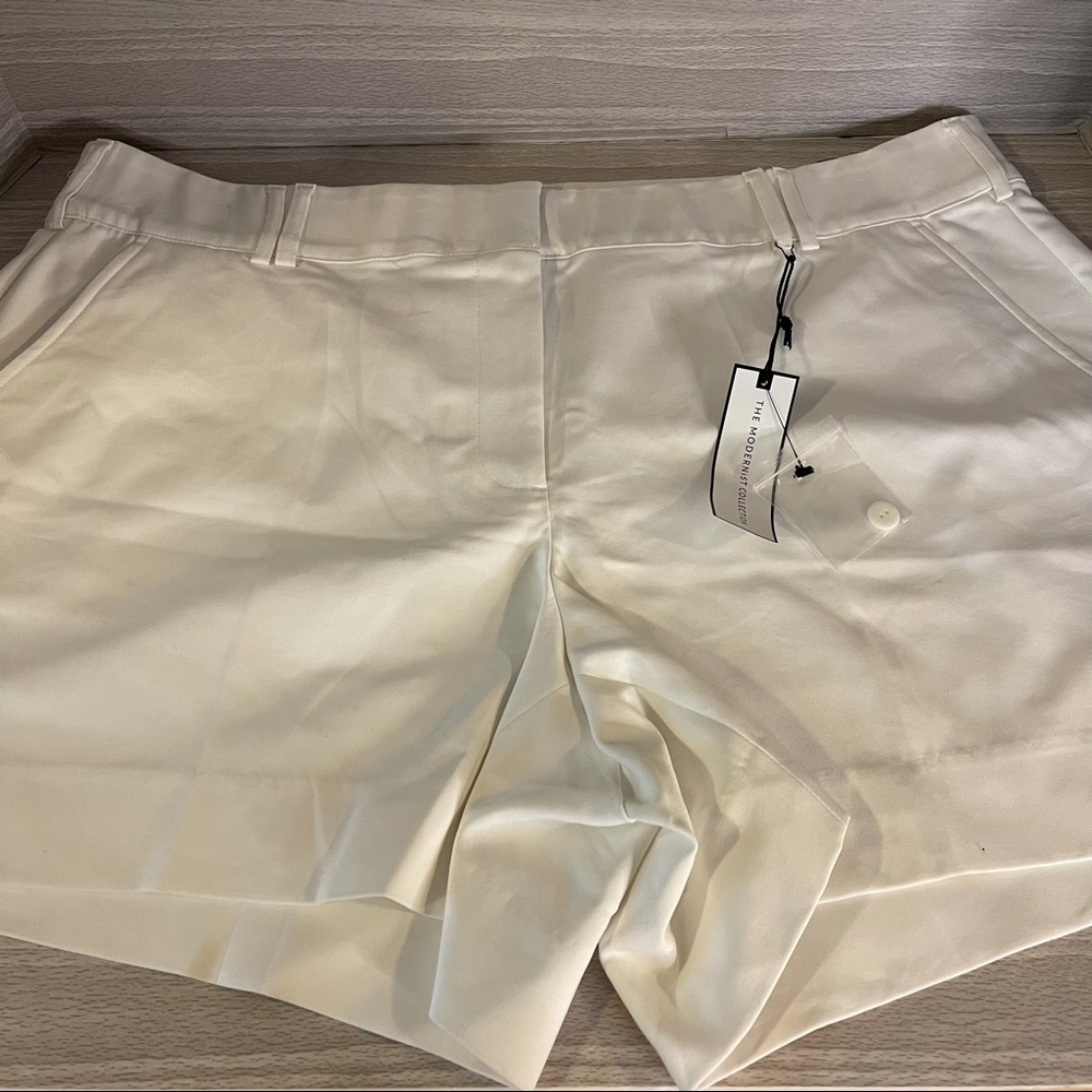NWT Lane Bryant Modernist Collection Lena Short 22